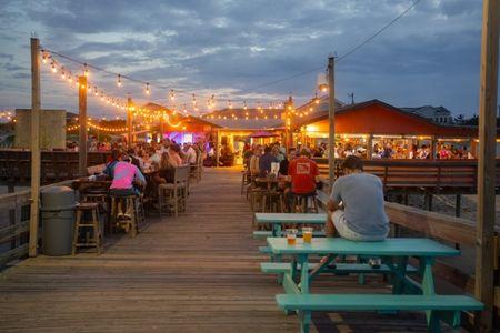 Fish Heads Bar & Grill