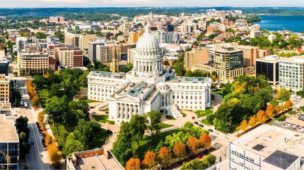 Work and Travel USA: Wisconsin “เมืองหลวงแห่งสวนน้ำโลก”! 🎢