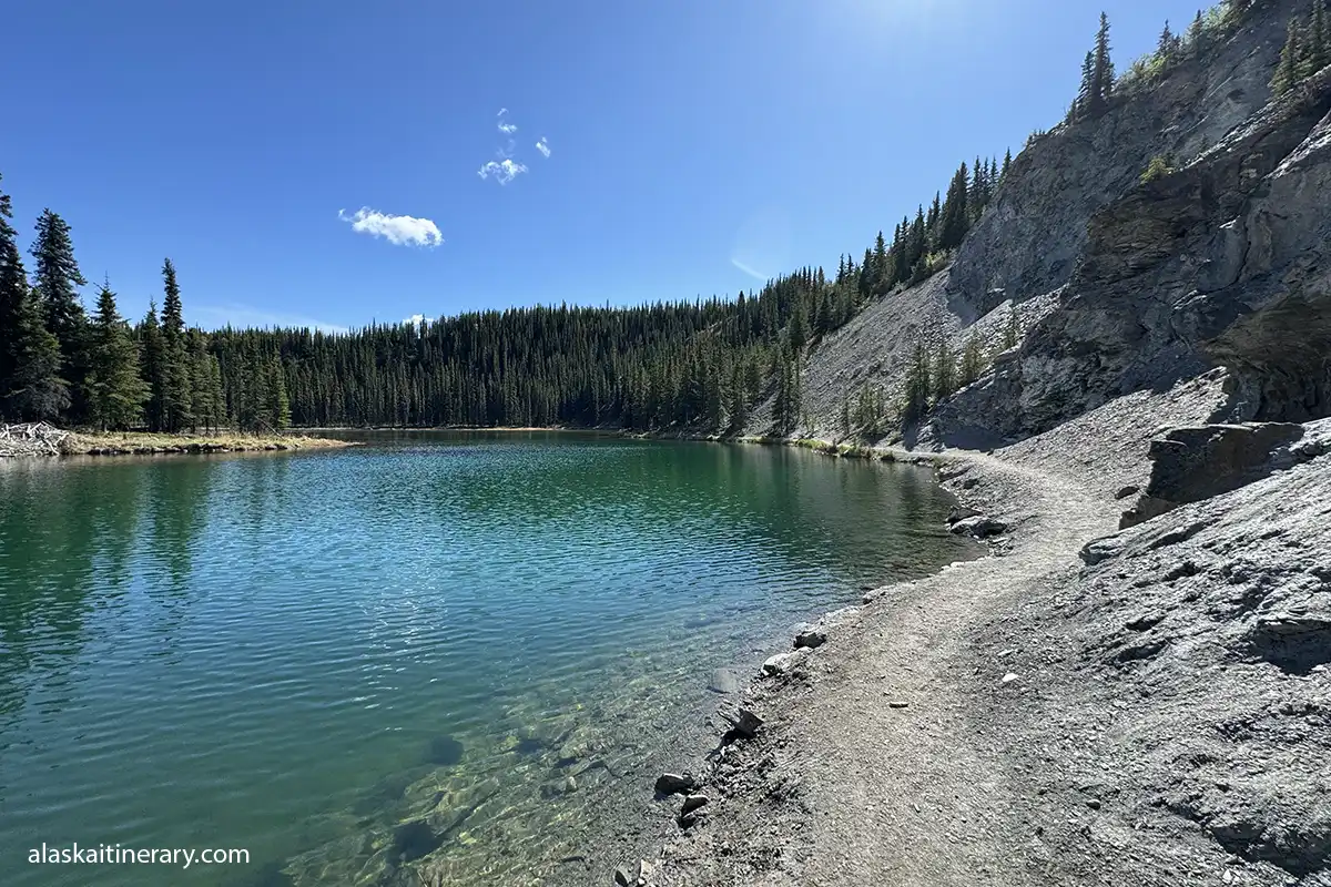 Horseshoe Lake Trail