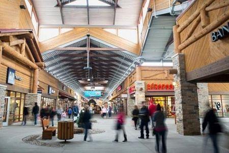 Outlets at the Dells