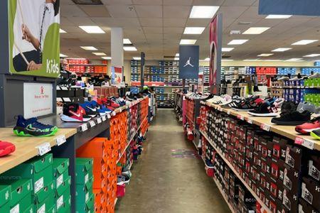 Tanger Outlets Tilton